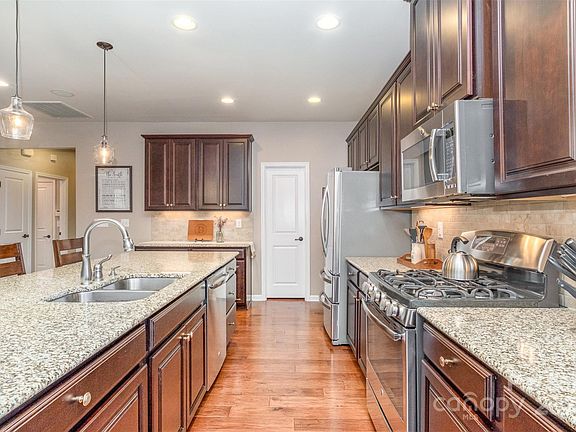 3rd image of 5011 Ballwood Ln