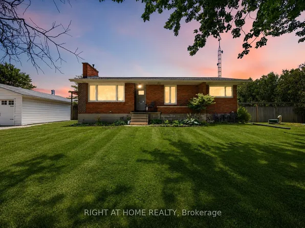 1933 Plank Rd, Saint Clair, ON N7T 7H5