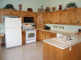 7498 Carter Cir N, Franklin, WI 53132
