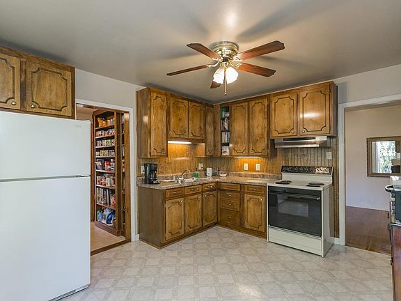 3rd image of 328 Archwood Dr