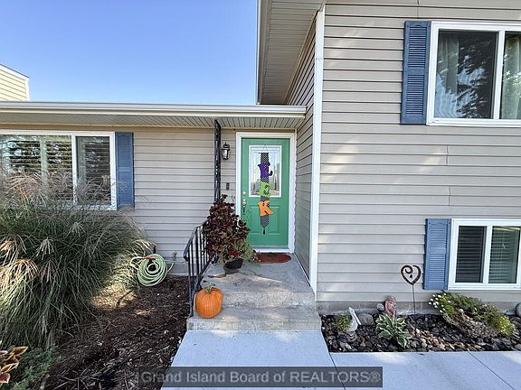2nd image of 709 N Gunbarrel Rd