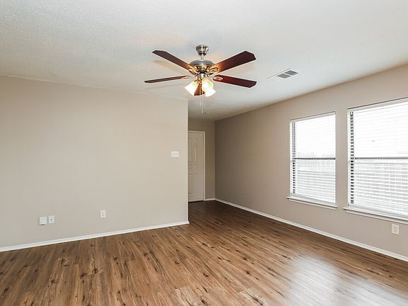 3rd image of 1012 Aransas Cv