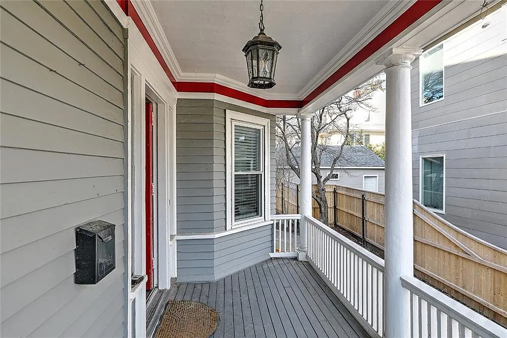4 bed, 2.5 bath, 2300 sqft, $4,500 — Photo 2