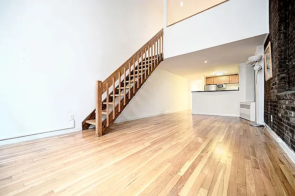 Rented by Urbane Brokerage | media 7