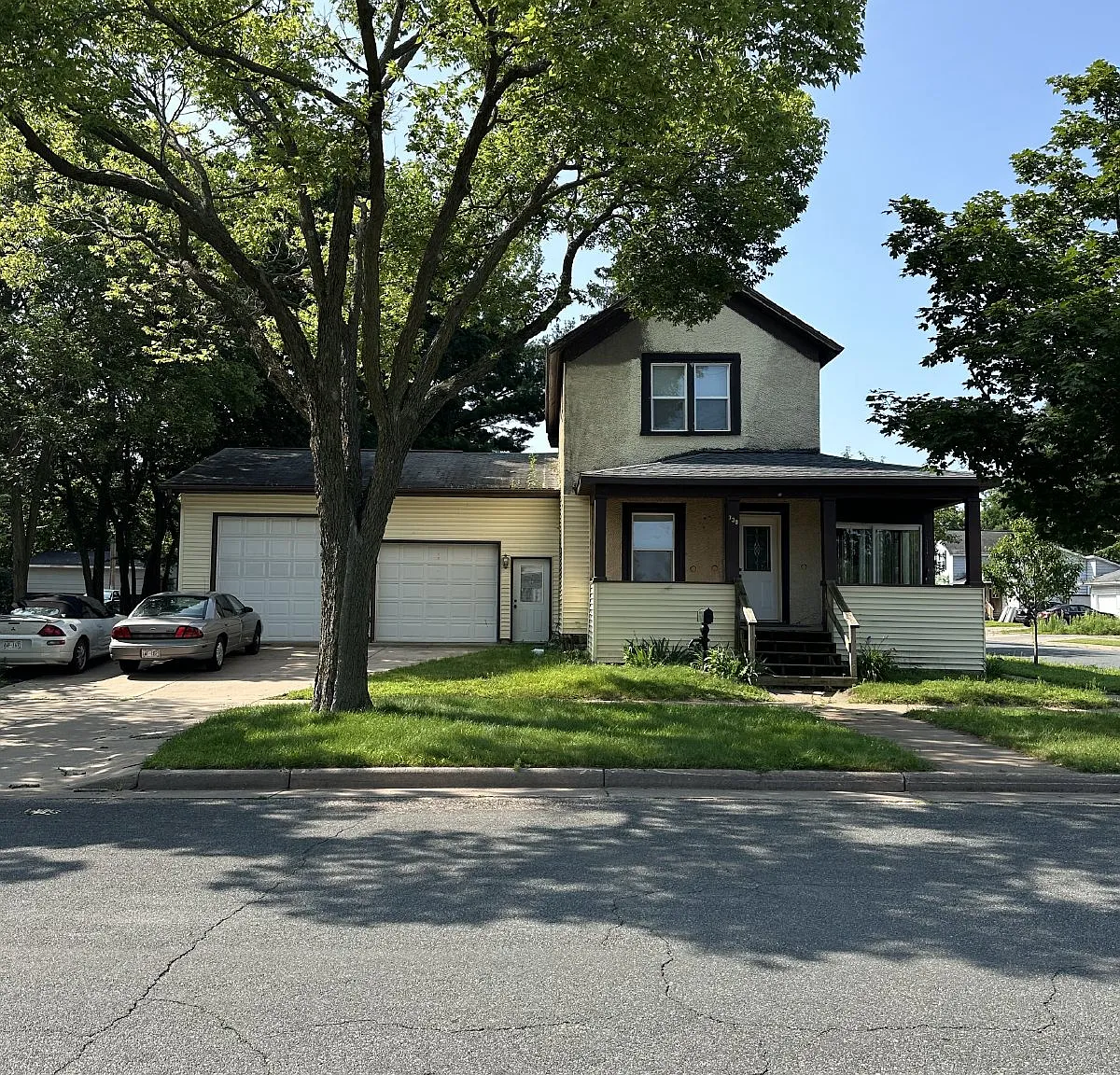 3 bed, 1.0 bath, 1293 sqft, $525 — Photo 1