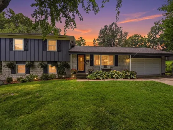 8133 W 93rd St, Overland Park, KS 66212