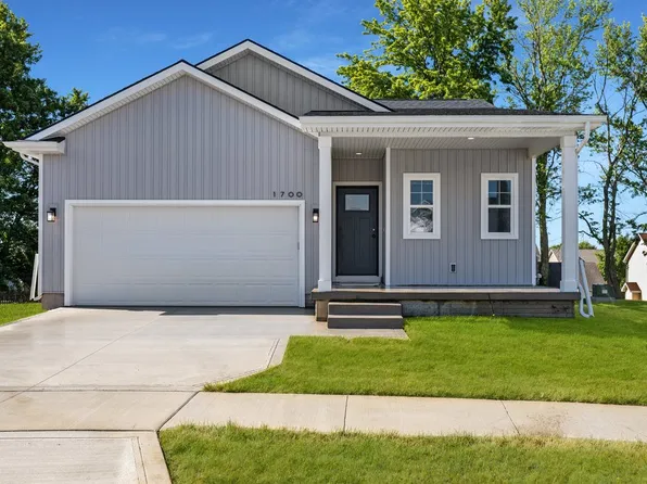 1700 Willow Ct, Norwalk, IA 50211
