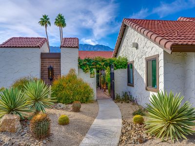 2277 S Gene Autry Trl UNIT D, Palm Springs, CA, 92264