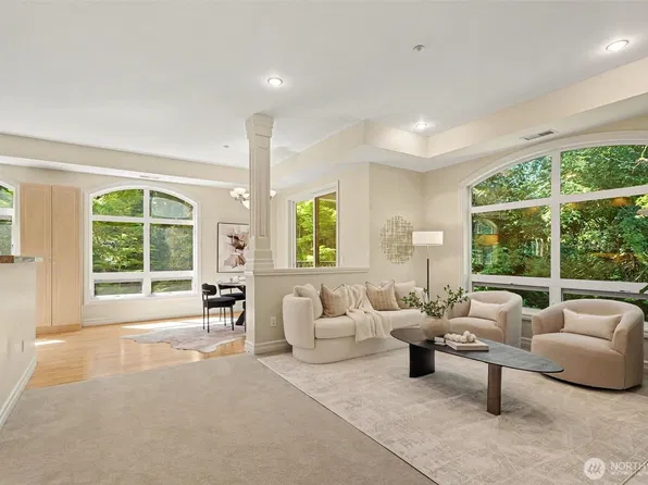 10398 NE 17 Street #204, Bellevue, WA 98004