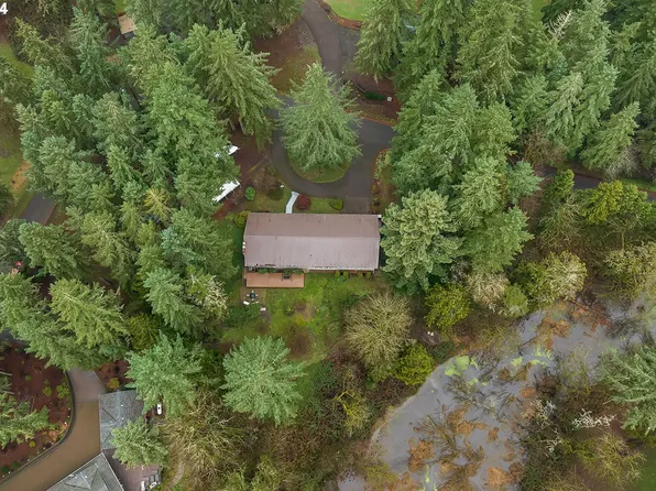 22030 NE Ilafern Ln, Dundee, OR 97115