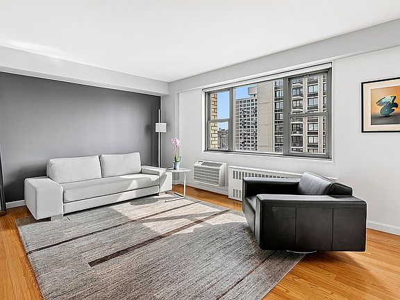4th image of 100 W 93rd St APT 18B