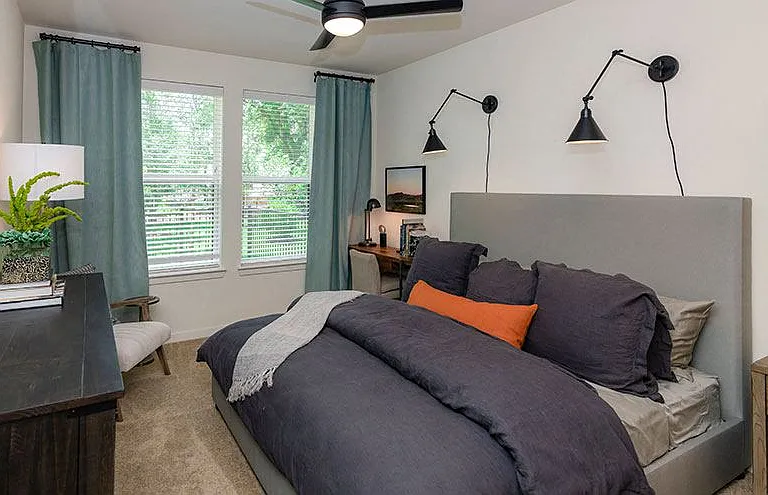 Lakeline Crossing Apartments — Photo 20
