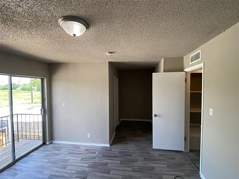 1208 Churing Dr — Photo 13
