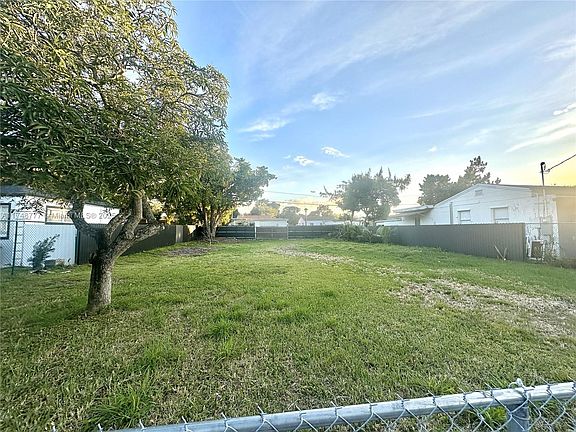 3rd image of 1350 NW 51st Ter