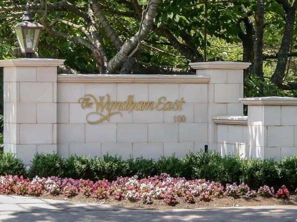 100 Hilton Avenue #202 E, Garden City, NY 11530