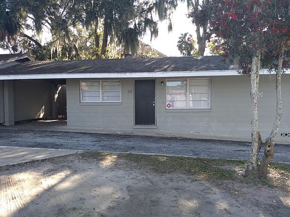 3rd image of 26 W Herrick Dr