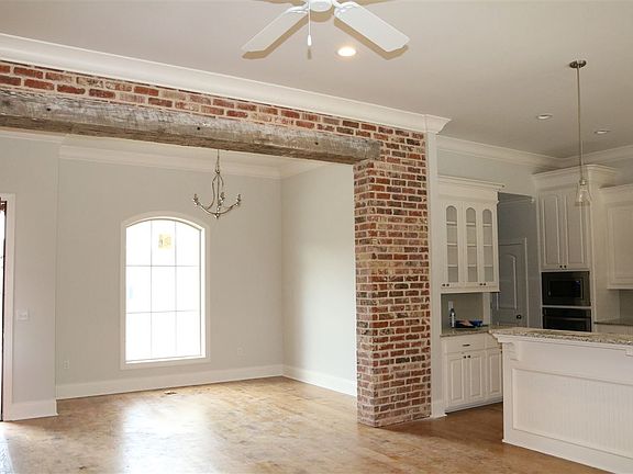3rd image of 34 Oakville Cir