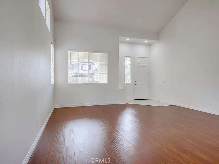 321 Riley Ct — Photo 9