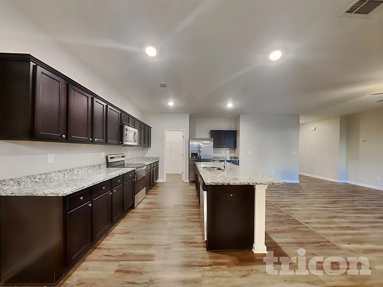 180 Bowen Way — Photo 5