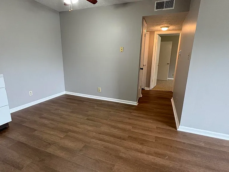 121 N Brand St #13 — Photo 4
