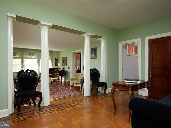 4th image of 4000 Cathedral Ave NW APT 32B