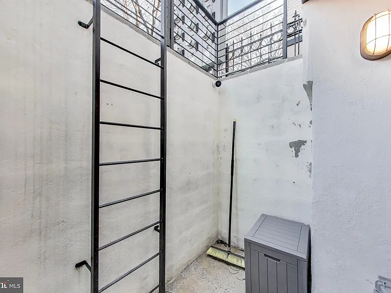1444 Harvard St NW #1 — Photo 17