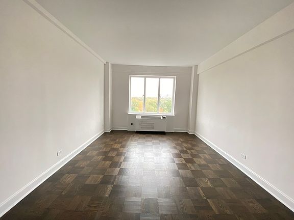 5th image of 40 Central Park S #11C
