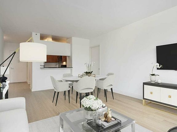 3rd image of 222 E 34th St APT 1414