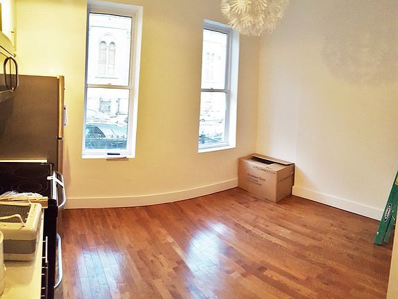 3rd image of 2372 Pacific St #1FR