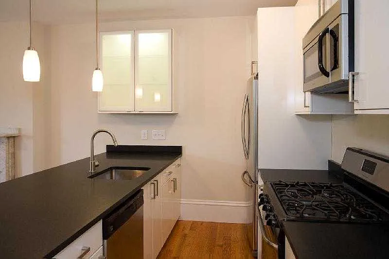 3 bed, $4,400 — Photo 3