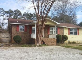 514 Dixie Dr, Hodges, SC 29653