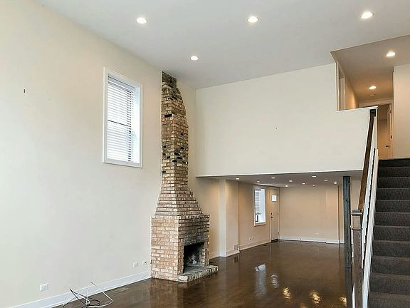 3rd image of 1208-1 W Wrightwood Ave