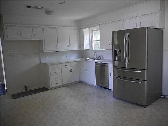 4th image of 4416 Wayne Ct N