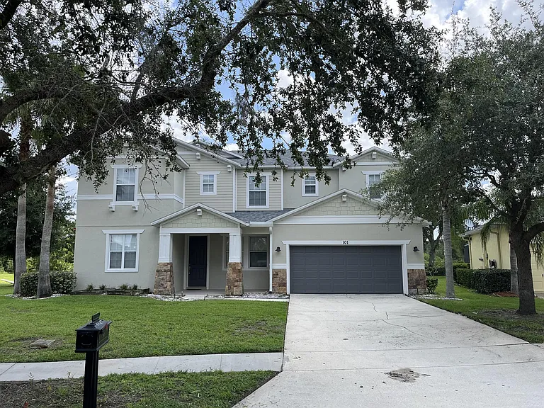 101 Hagge Dr — Photo 2