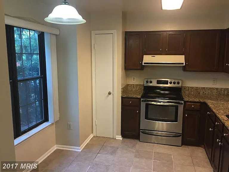 5912 Roberts Common Ct — Photo 2
