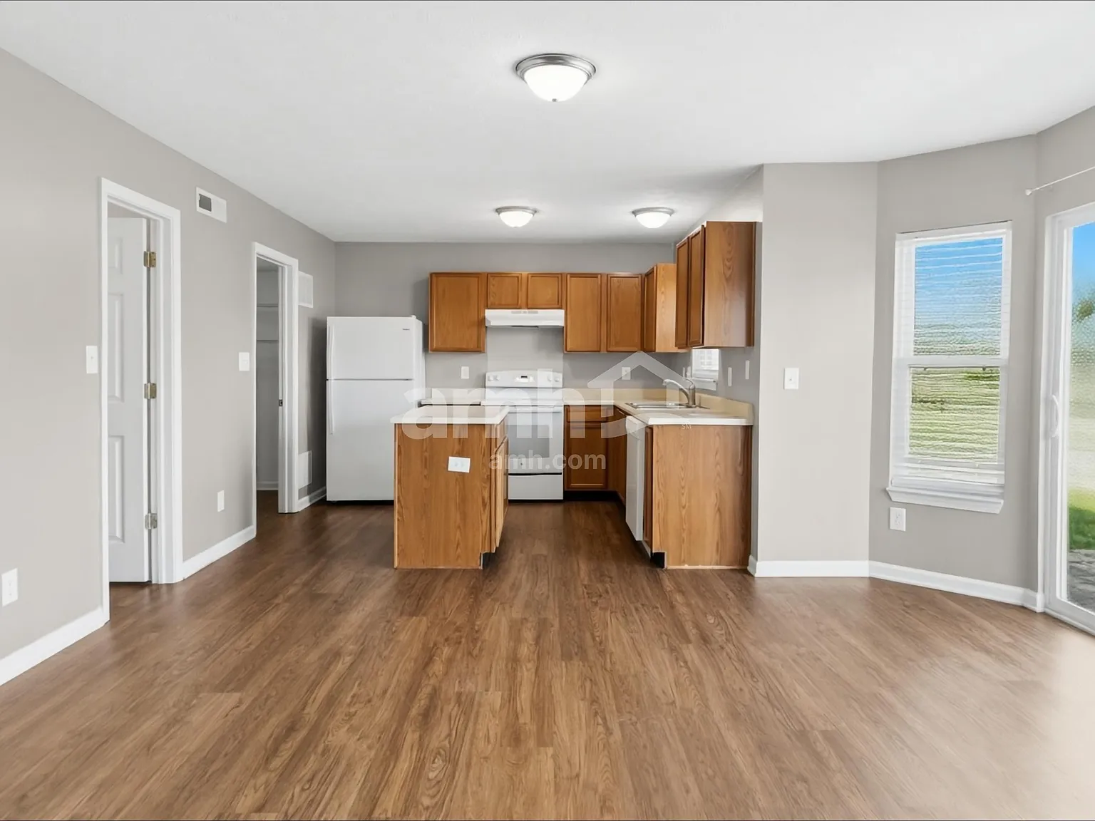 4 bed, 2.5 bath, 2084 sqft, $2,250 — Photo 4