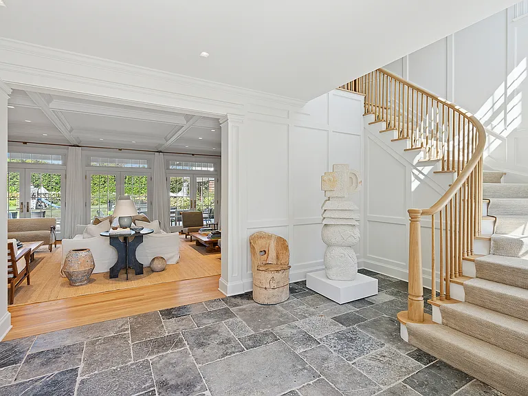 93 Middle Ln — Photo 4