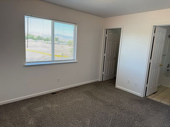 5th image of 690 Sunny Ln Unit B