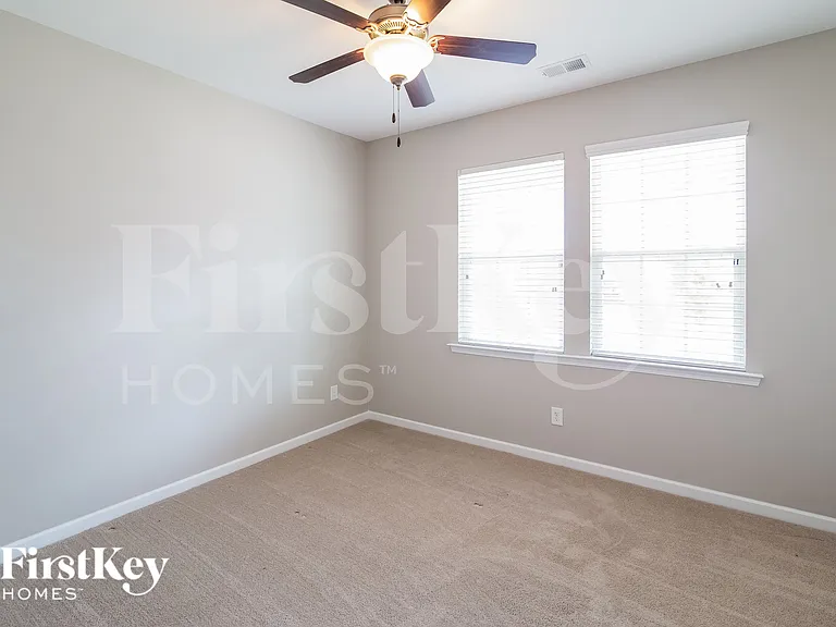 647 Redbud Ln — Photo 15