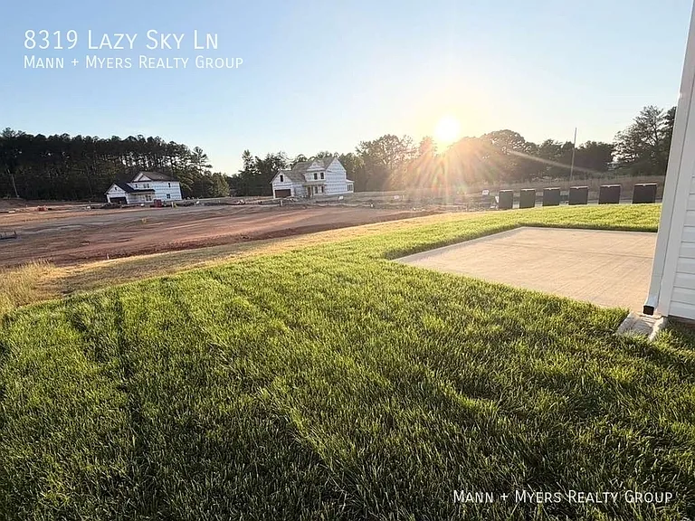 8319 Lazy Sky Ln — Photo 5
