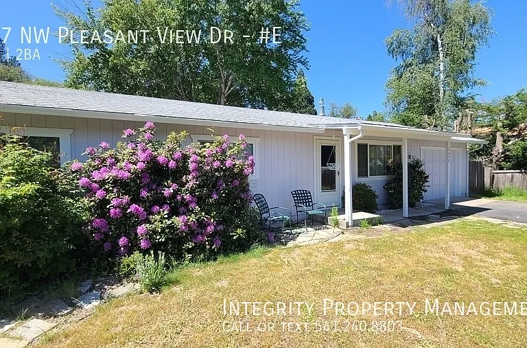 347 NW Pleasant View Dr #E — Photo 1