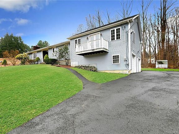 2nd image of 29 Twin Brook Dr