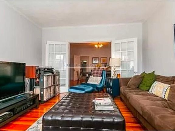 5th image of 165 Belmont St