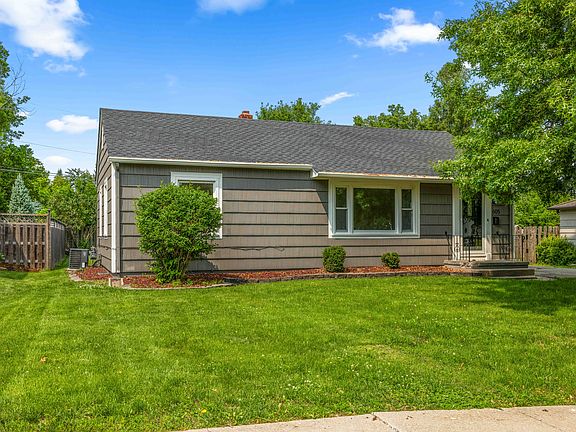 3rd image of 605 SW Southlawn Cir