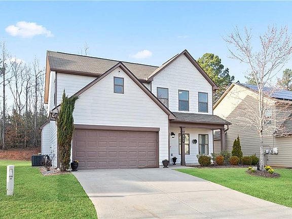 2nd image of 811 Walnut Woods Dr