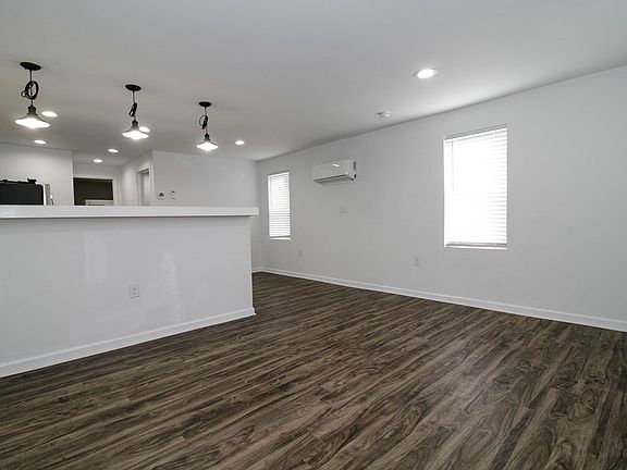 4th image of 508 Diuguid St