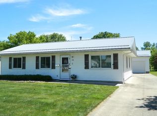 490 Myra Dr, Chardon, OH 44024