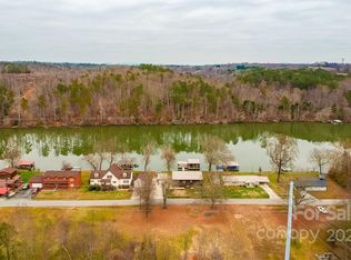 140 River Ridge Ln, Hickory, NC 28601