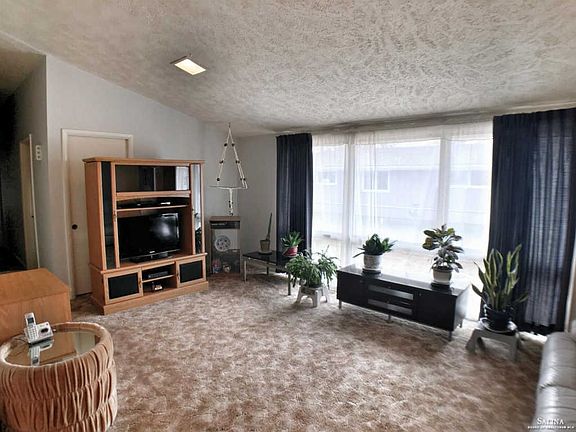 5th image of 144 Hoover Ct