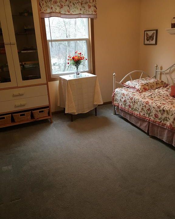 2nd image of 351 Wisconsin St #12